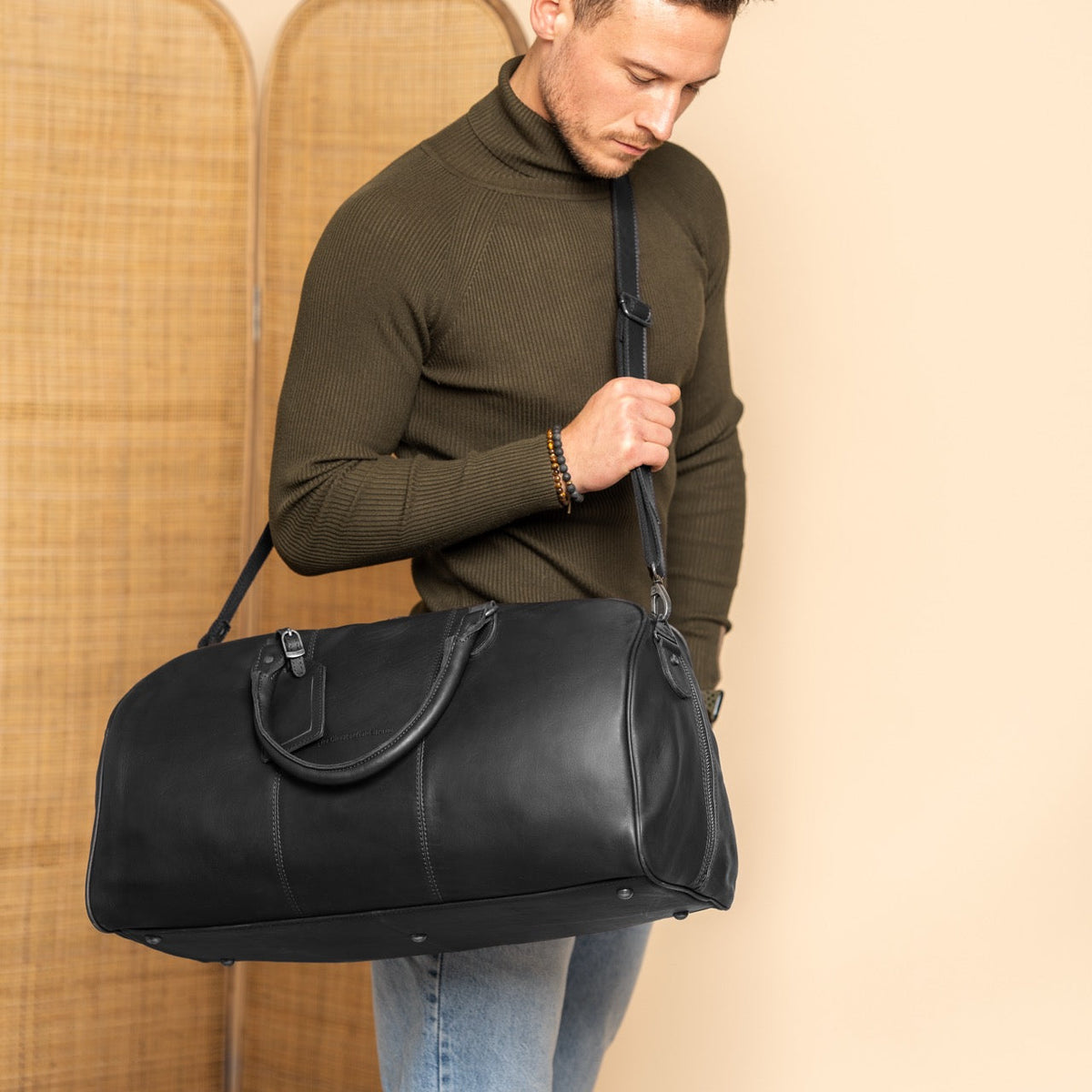 
William Full-Grain Leather Weekender Bag - Structured Side Profile Showing Gusset Depth & Expansion Capacity