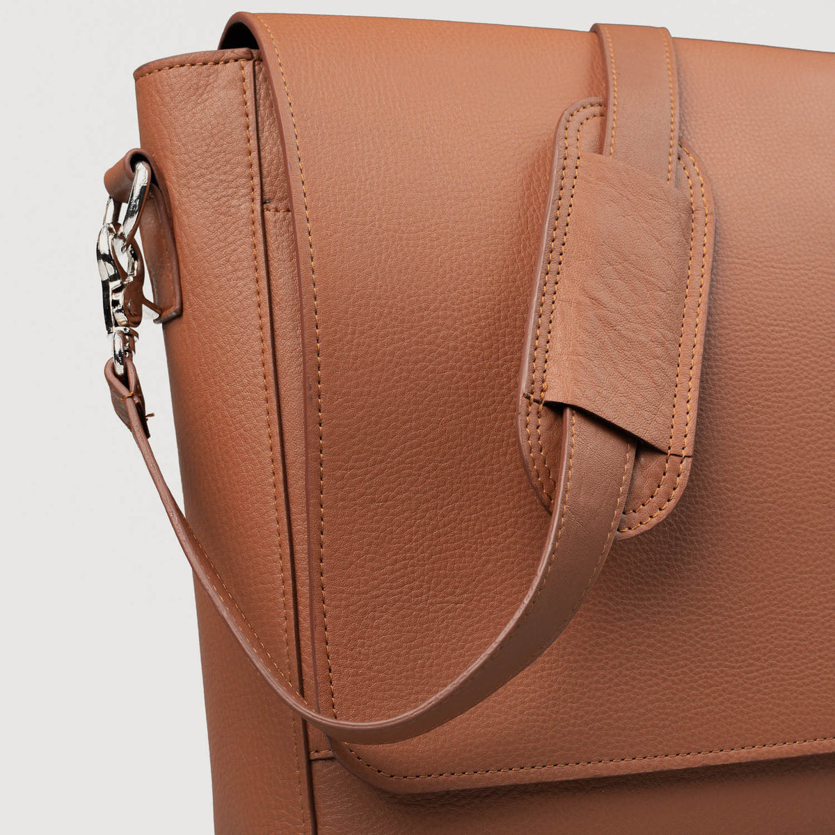 
The Carismatico Leather Messenger Bag – alternate product view 8